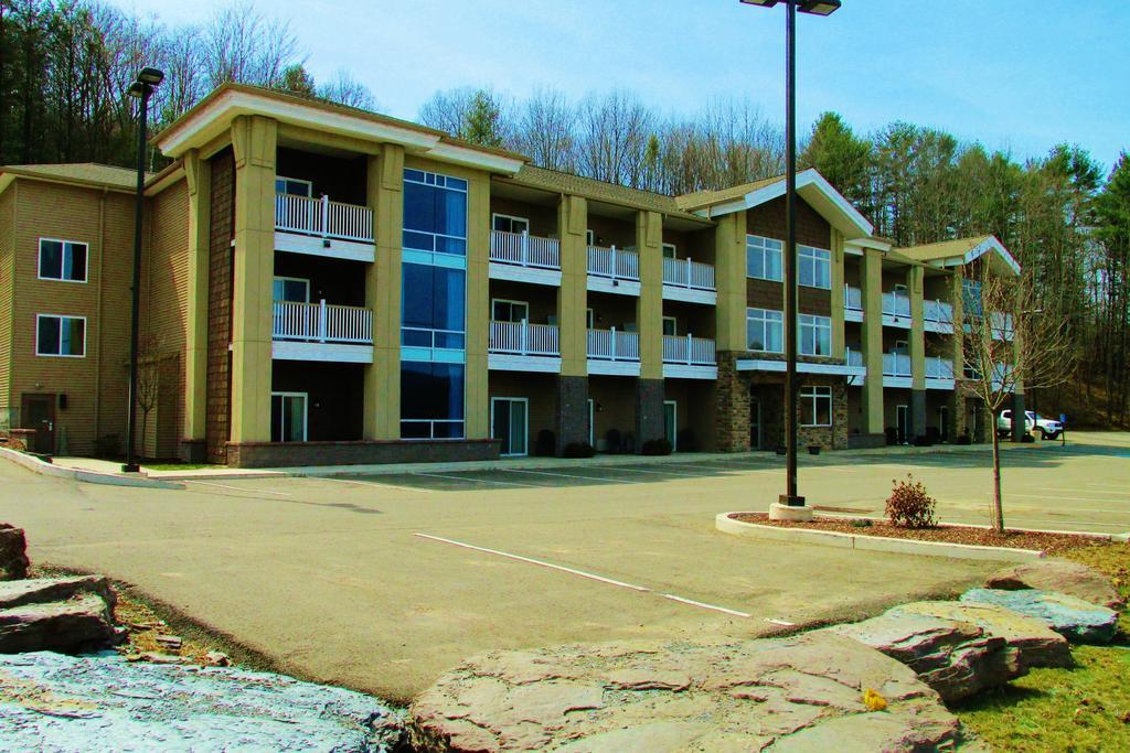 Crystal Springs Inn And Suites Towanda Exterior foto